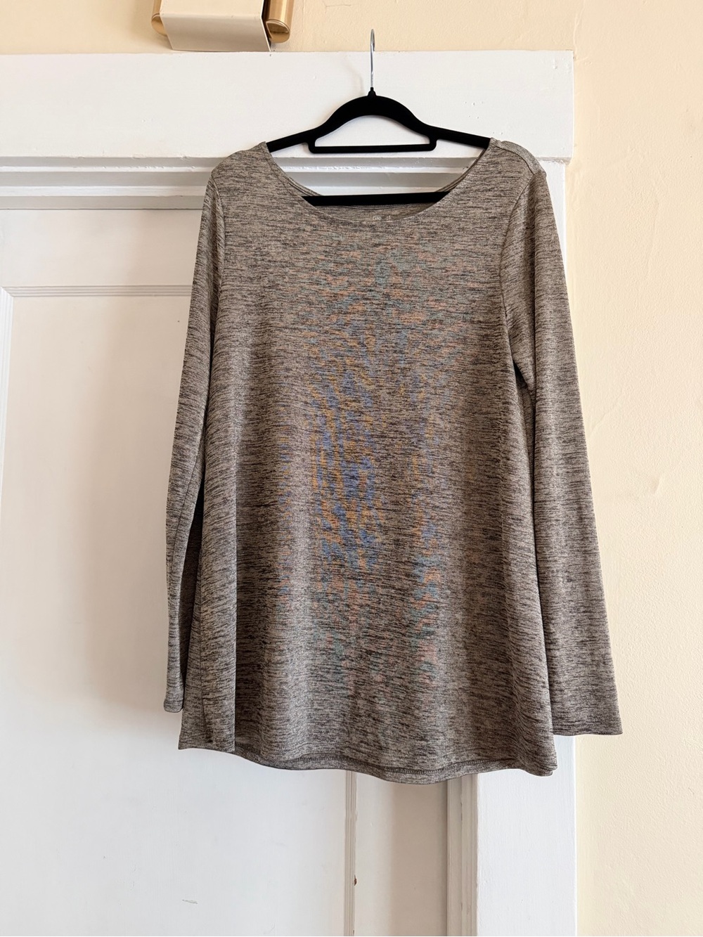 GAP Women's Heathered Light Gray Long Sleeve Scoop Neck Top
